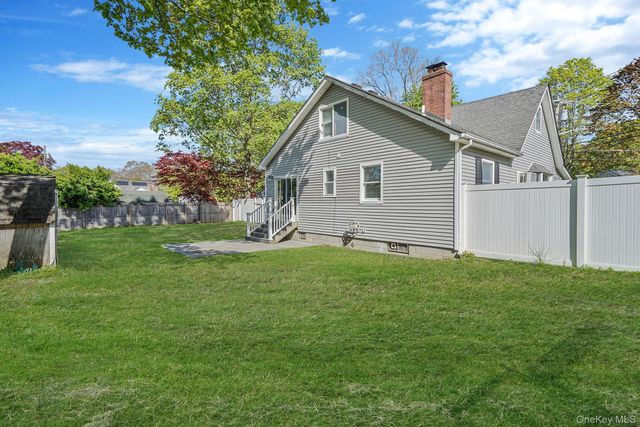 38 Nymph Road, Rocky Point, NY 11778
