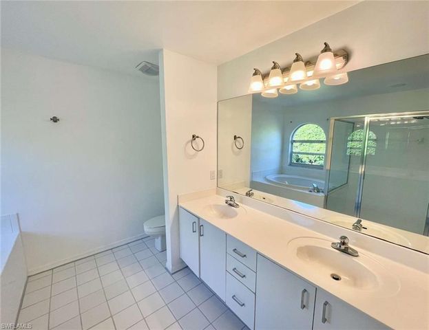 7588 Cameron CIR, Fort Myers, FL 33912