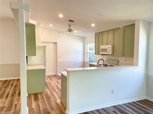 7588 Cameron CIR, Fort Myers, FL 33912
