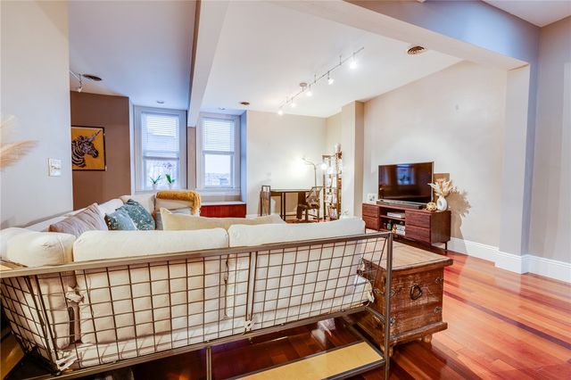 70 S 12th St, South Side, PA 15203