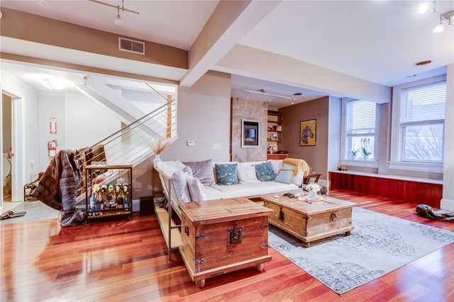 70 S 12th St, South Side, PA 15203