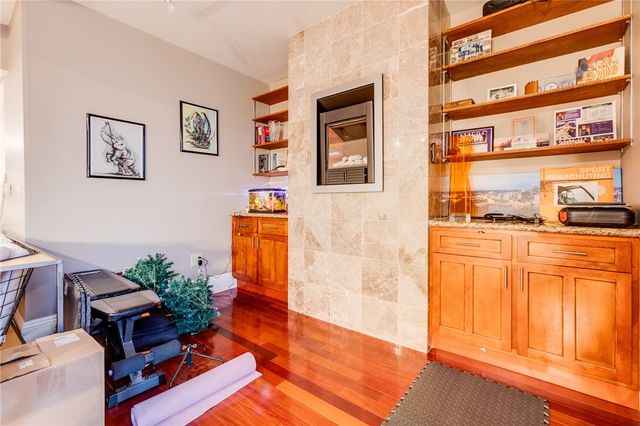 70 S 12th St, South Side, PA 15203