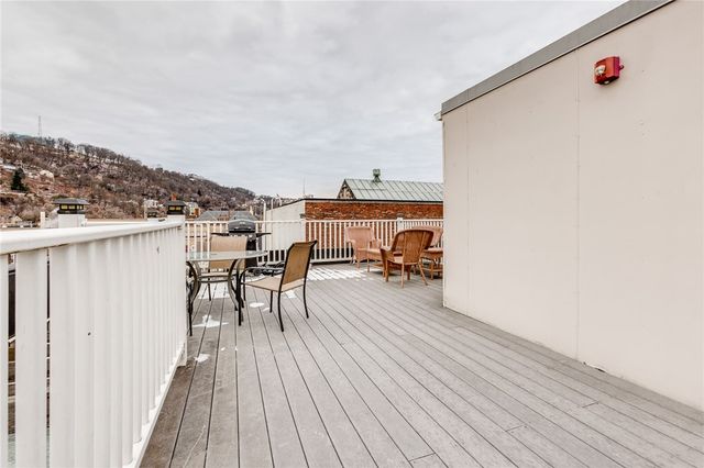 70 S 12th St, South Side, PA 15203