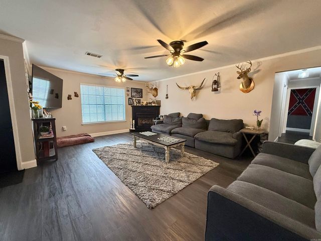 814 Canterbury Street, Benton, AR 71015