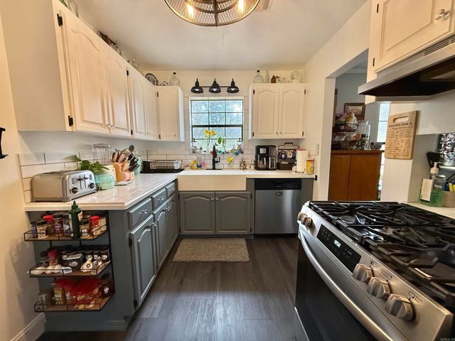 814 Canterbury Street, Benton, AR 71015