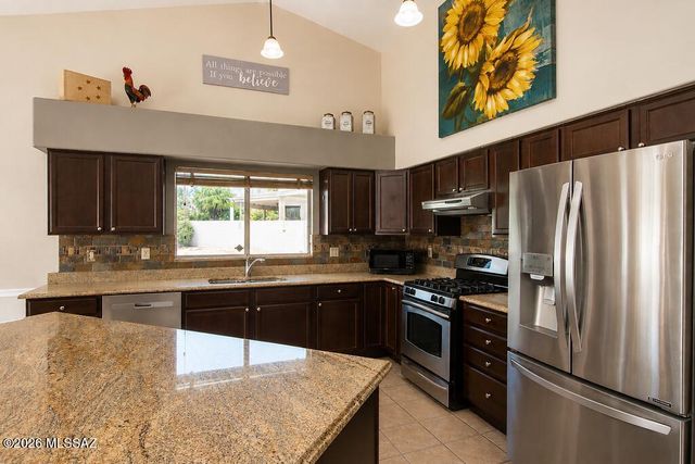 981 W Turnstone Place, Tucson, AZ 85737