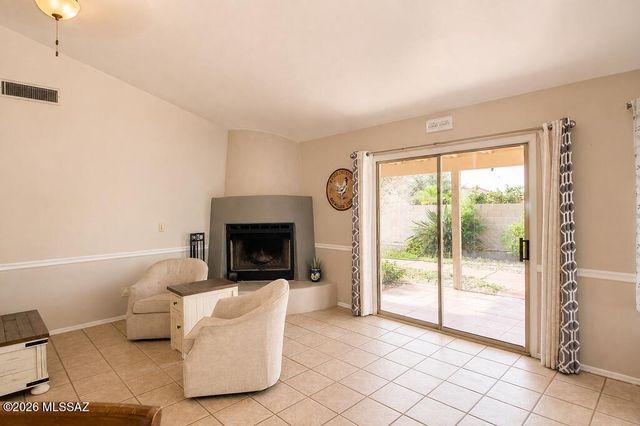 981 W Turnstone Place, Tucson, AZ 85737