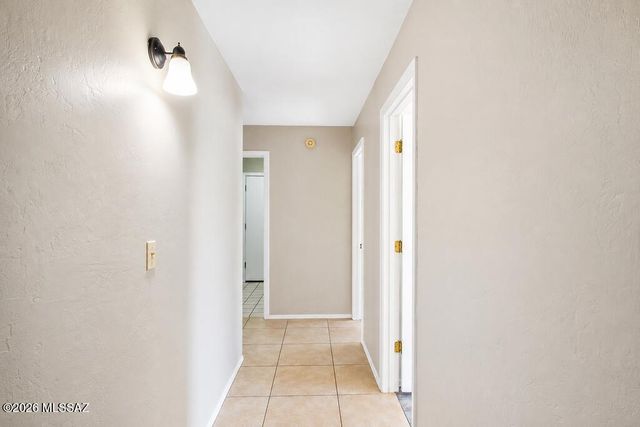 981 W Turnstone Place, Tucson, AZ 85737