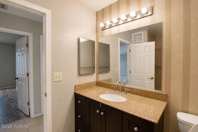 981 W Turnstone Place, Tucson, AZ 85737