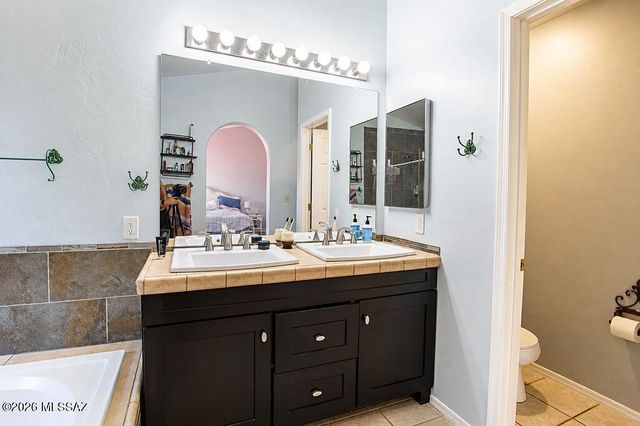 981 W Turnstone Place, Tucson, AZ 85737