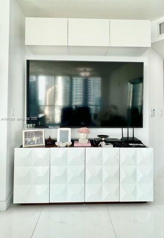 79 SW 12th St 1806, Miami, FL 33130