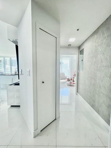 79 SW 12th St 1806, Miami, FL 33130