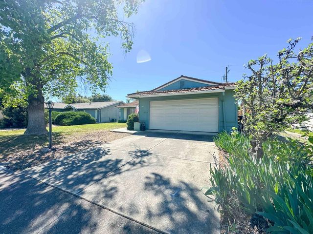 169 Rainier Circle, Vacaville, CA 95687