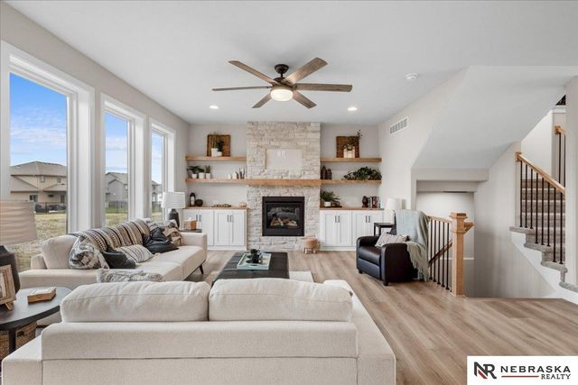 12616 S 78th Avenue, Papillion, NE 68046