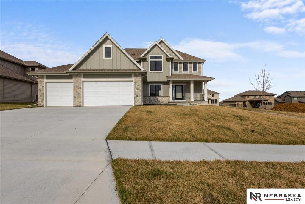 12616 S 78th Avenue, Papillion, NE 68046