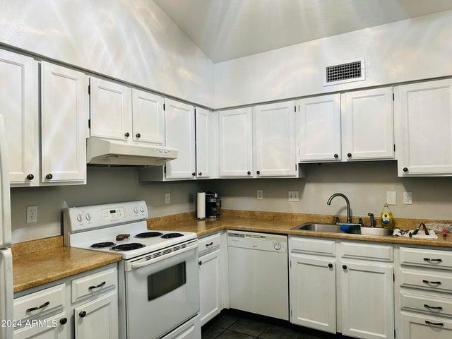 555 N May Apt 35, Mesa, AZ 85201
