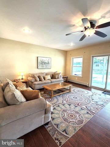 34 BUTTERNUT DR, Hatboro, PA 19040