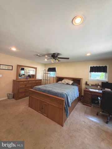 34 BUTTERNUT DR, Hatboro, PA 19040