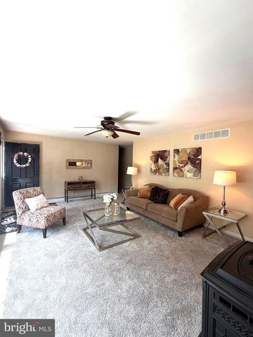 34 BUTTERNUT DR, Hatboro, PA 19040