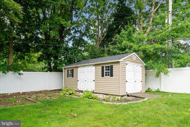 34 BUTTERNUT DR, Hatboro, PA 19040