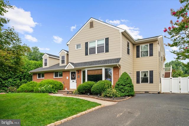 34 BUTTERNUT DR, Hatboro, PA 19040