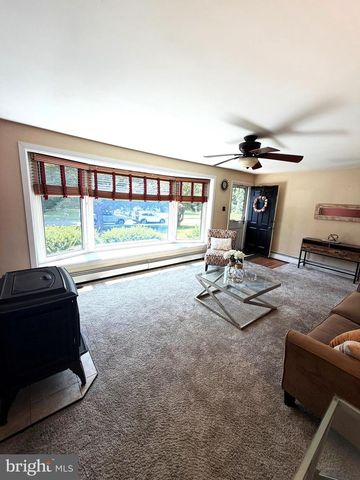 34 BUTTERNUT DR, Hatboro, PA 19040
