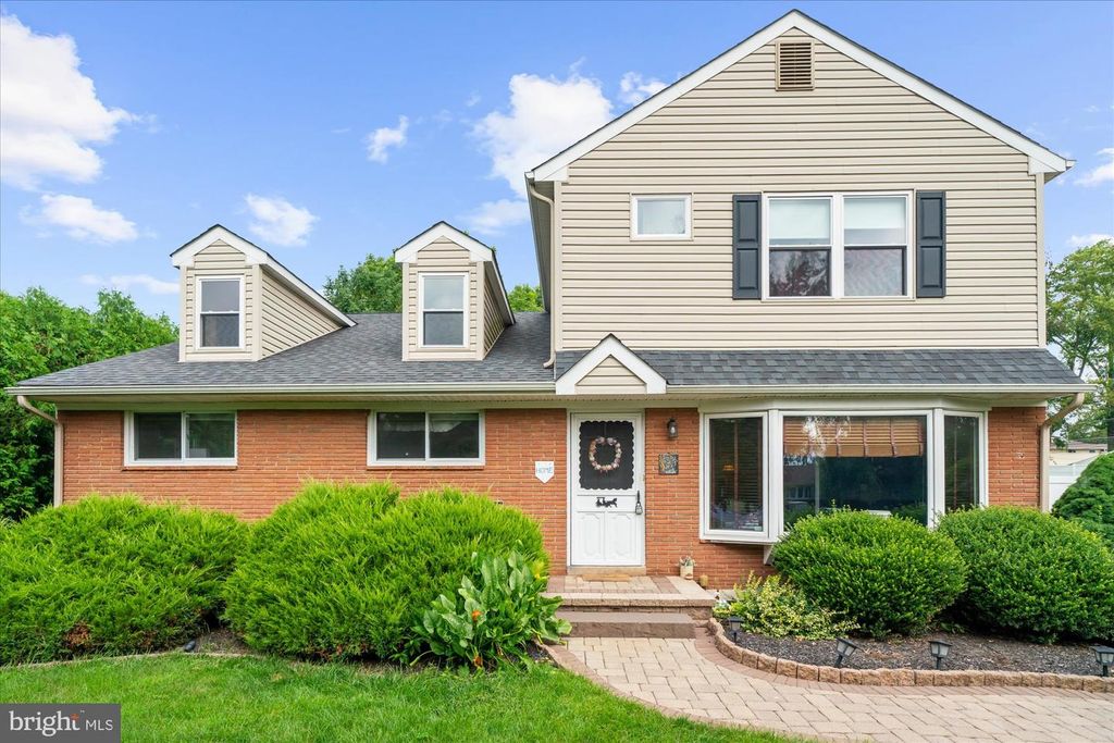 34 BUTTERNUT DR, Hatboro, PA 19040