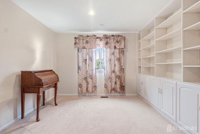 4 Victoria Way, South Brunswick, NJ 08824