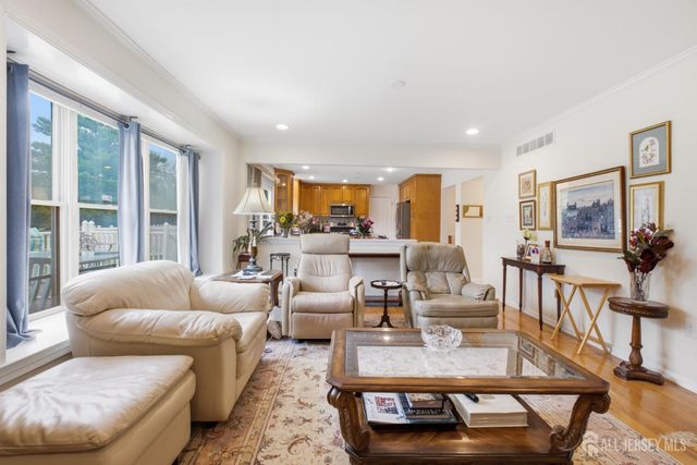 4 Victoria Way, South Brunswick, NJ 08824