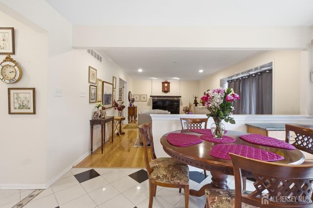 4 Victoria Way, South Brunswick, NJ 08824