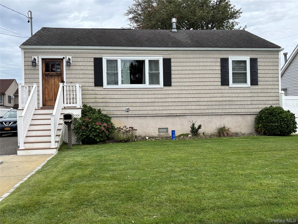 120 Lincoln Place, Massapequa, NY 11758 — exterior