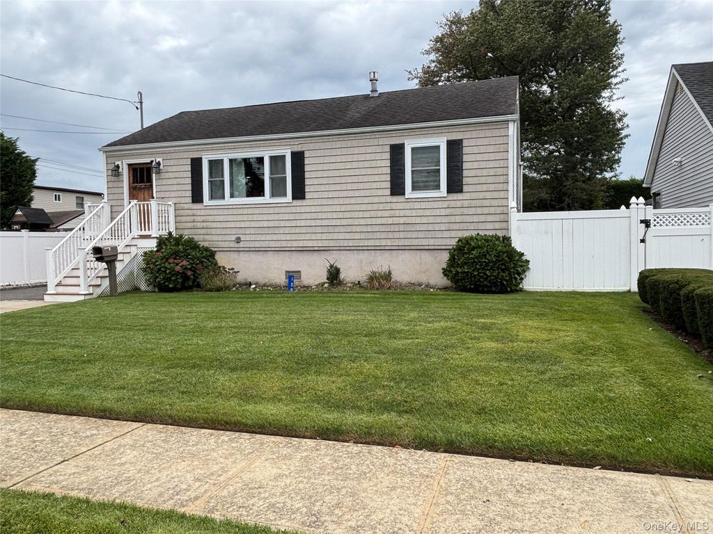 120 Lincoln Place, Massapequa, NY 11758 — photo 2