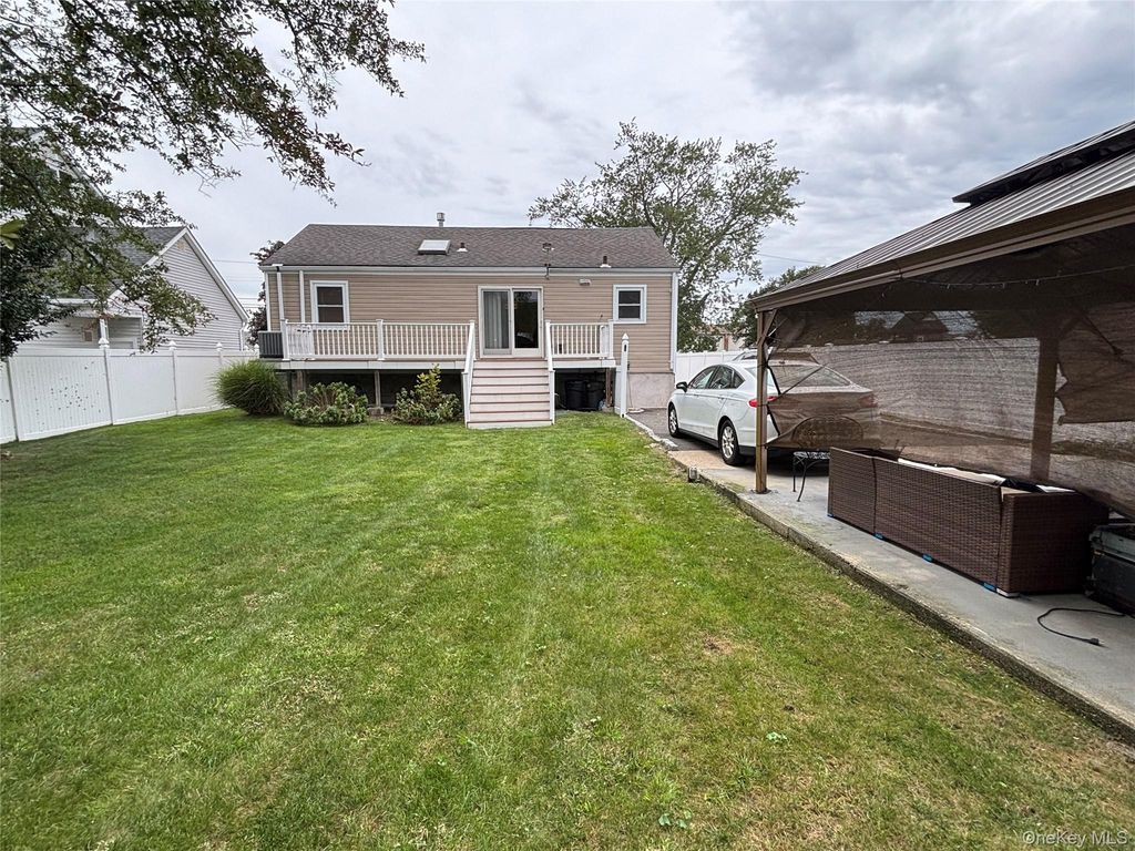 120 Lincoln Place, Massapequa, NY 11758 — photo 3