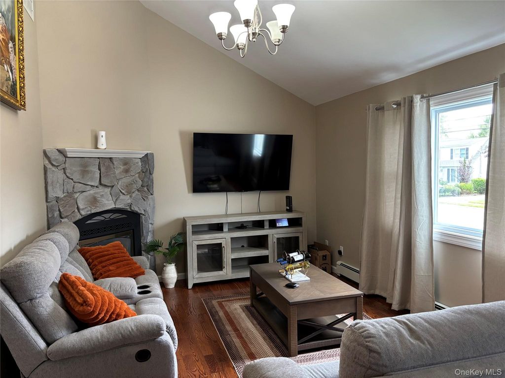 120 Lincoln Place, Massapequa, NY 11758 — photo 5