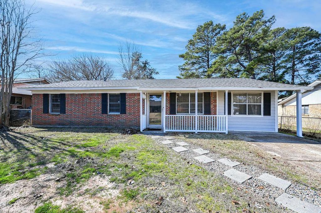 305 IVY STREET, New Llano, LA 71461