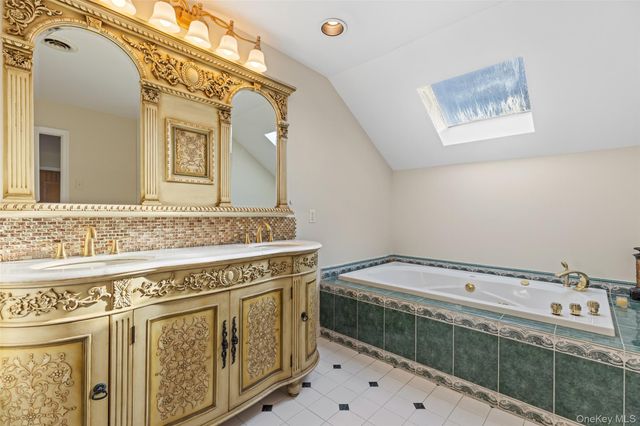 13 Mesa Place, Nanuet, NY 10954