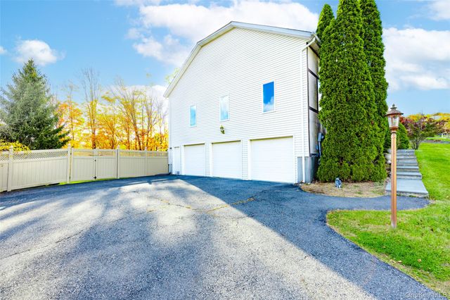 13 Mesa Place, Nanuet, NY 10954