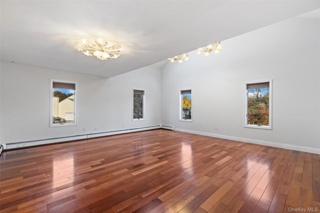 13 Mesa Place, Nanuet, NY 10954