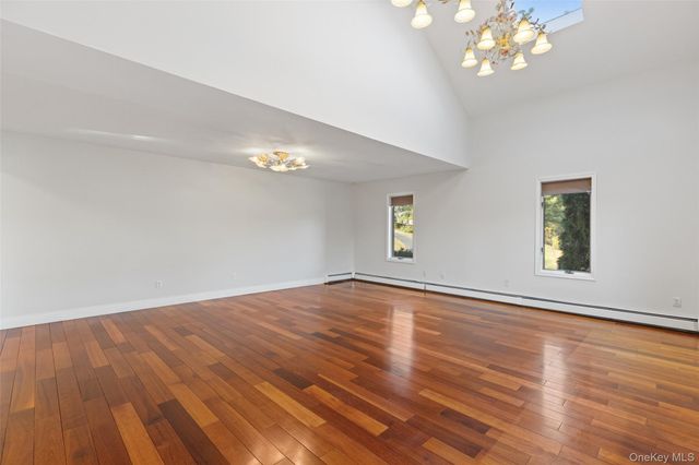 13 Mesa Place, Nanuet, NY 10954