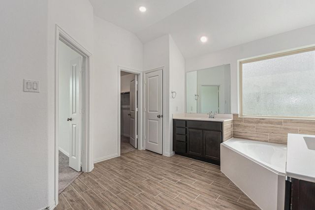 15214 Lake Front Drive, Mont Belvieu, TX 77523