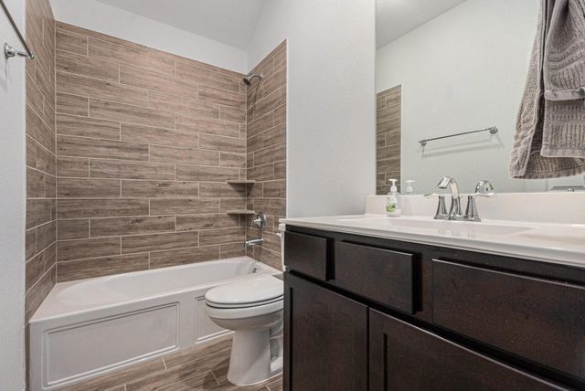 15214 Lake Front Drive, Mont Belvieu, TX 77523