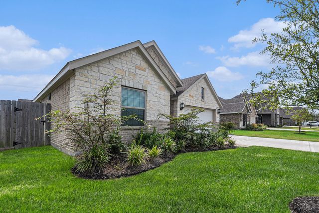 15214 Lake Front Drive, Mont Belvieu, TX 77523