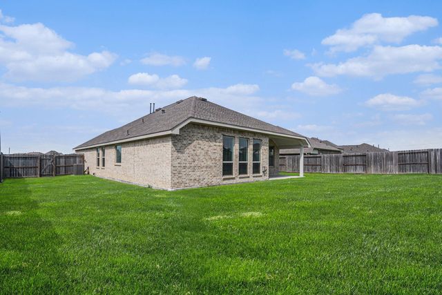 15214 Lake Front Drive, Mont Belvieu, TX 77523