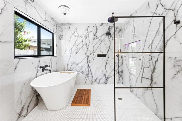 2611 Westminster, Costa Mesa, CA 92627