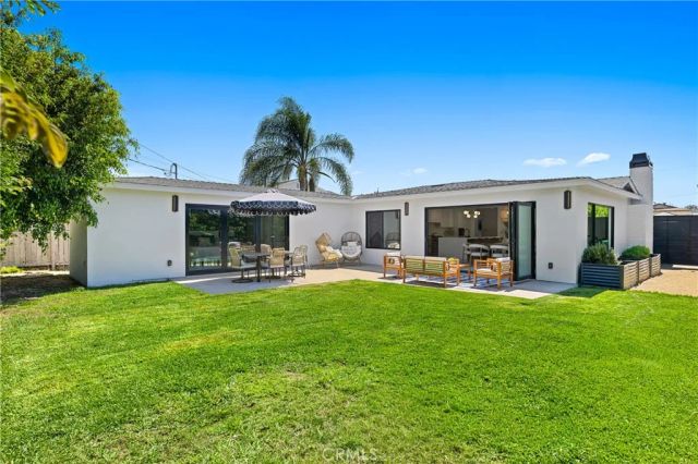 2611 Westminster, Costa Mesa, CA 92627
