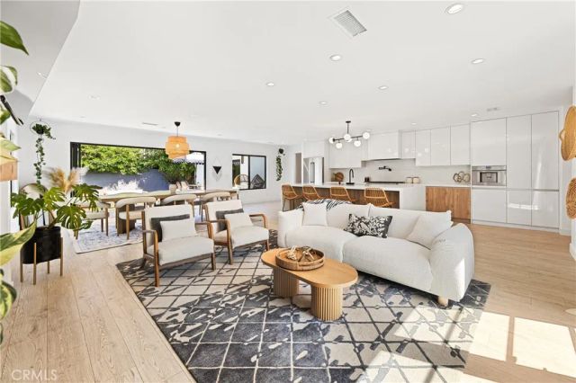 2611 Westminster, Costa Mesa, CA 92627