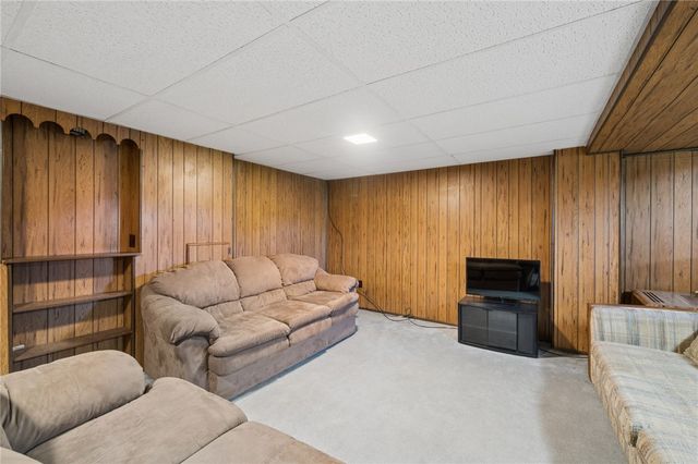 140 Keefer Dr, Penn Hills, PA 15235