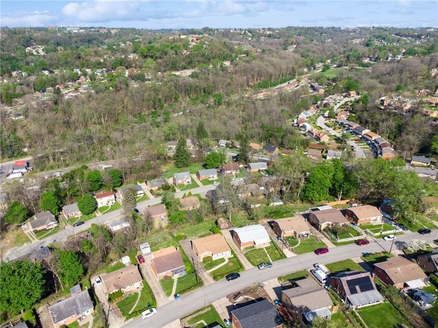 140 Keefer Dr, Penn Hills, PA 15235