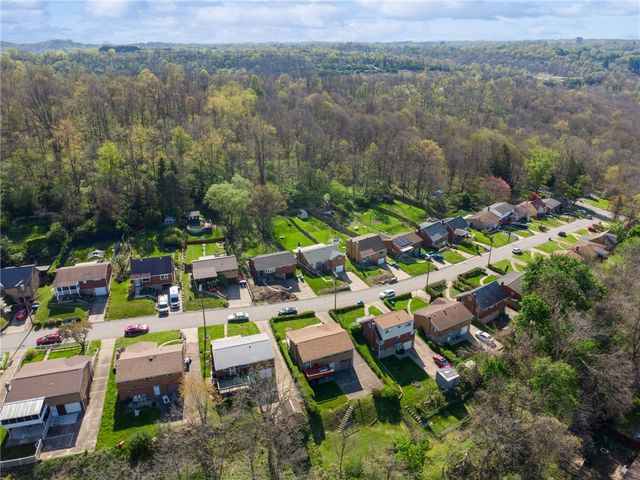 140 Keefer Dr, Penn Hills, PA 15235