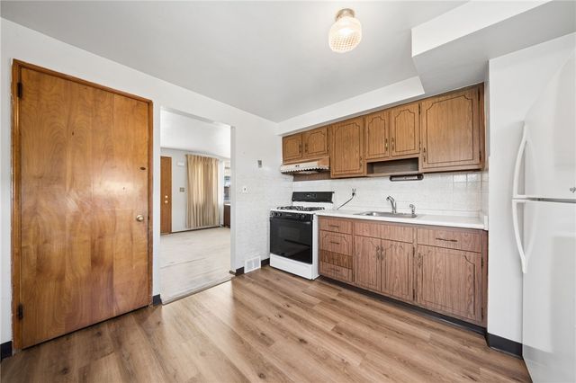 140 Keefer Dr, Penn Hills, PA 15235